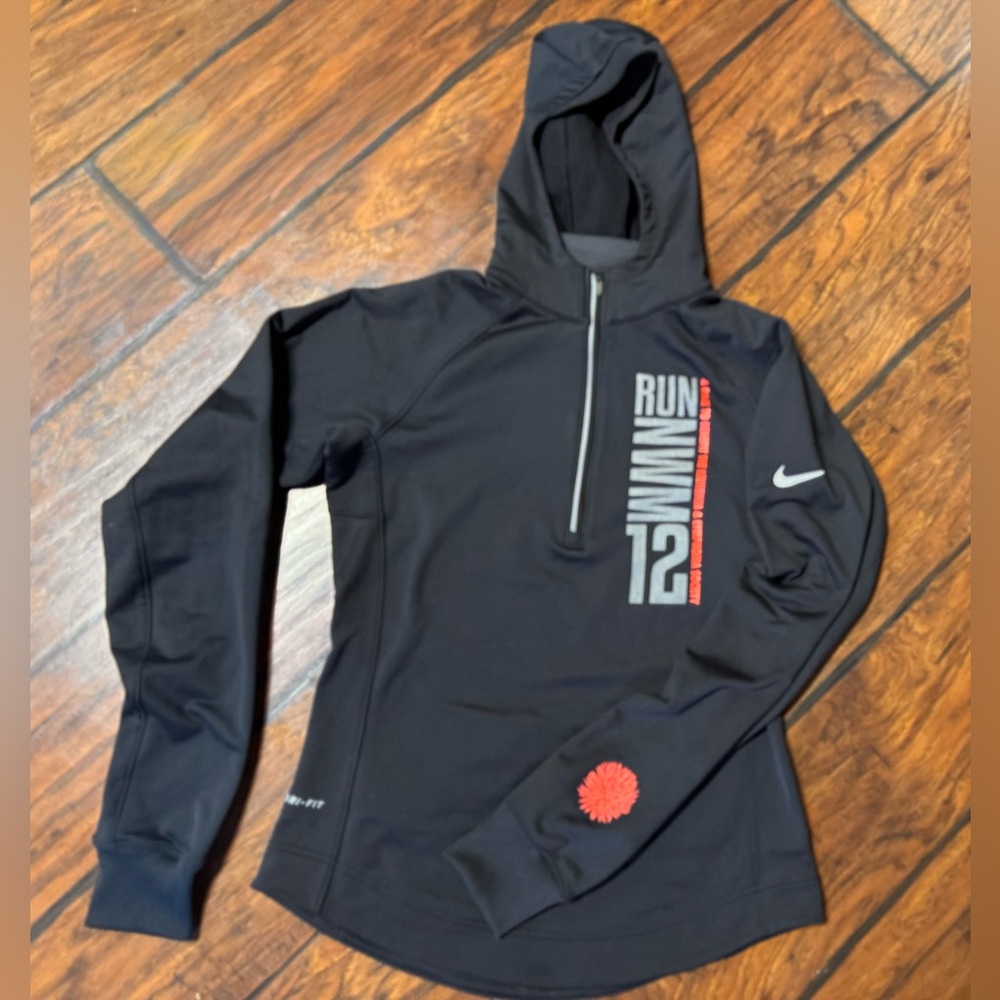 Donating Sunday-Nike Dri-Fit thick hoodie jacket -Small